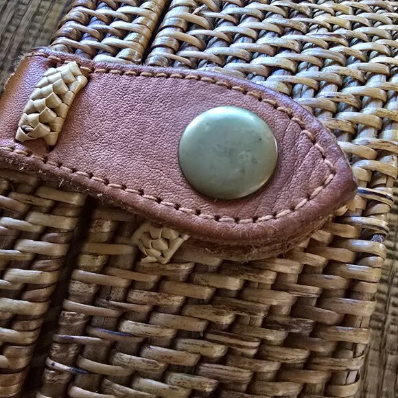 Urban Outfitters Coquette Circle Straw Crossbody Bag - Picture 3 of 8